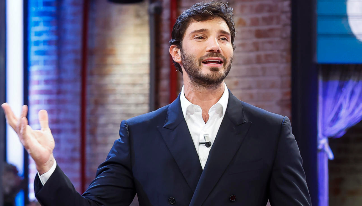 https://wips.plug.it/cips/notizie.virgilio.it/cms/2026/06/rai-stefano-de-martino-affari-tuoi.png