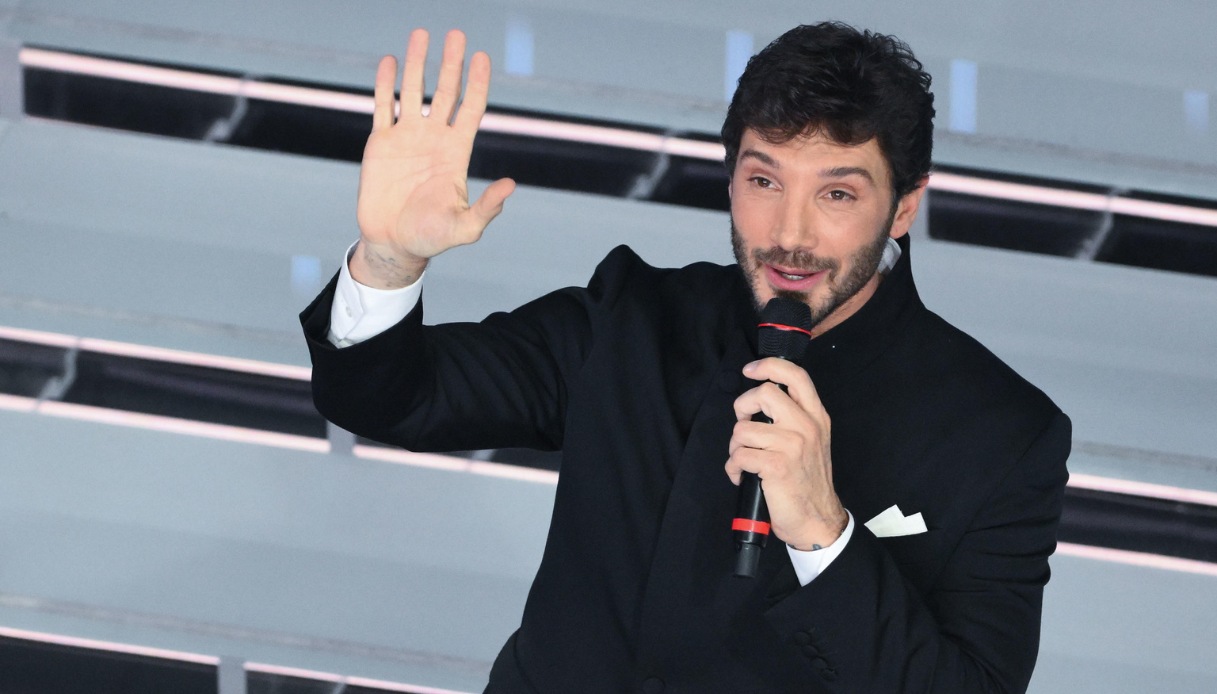 https://wips.plug.it/cips/notizie.virgilio.it/cms/2026/06/sanremo-2027-date-de-martino.jpg
