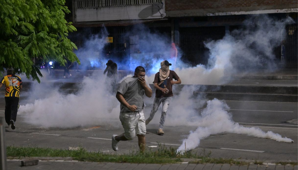 https://wips.plug.it/cips/notizie.virgilio.it/cms/2026/06/scontri-cali-elezioni-presidente-colombia-de-la-espriella-trump.jpg