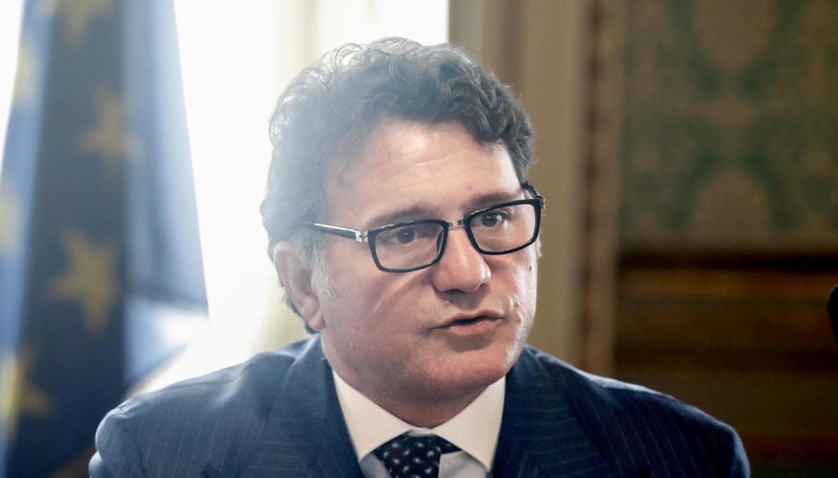 https://wips.plug.it/cips/notizie.virgilio.it/cms/2026/06/senatore-silvestro-violenza-sessuale.jpg