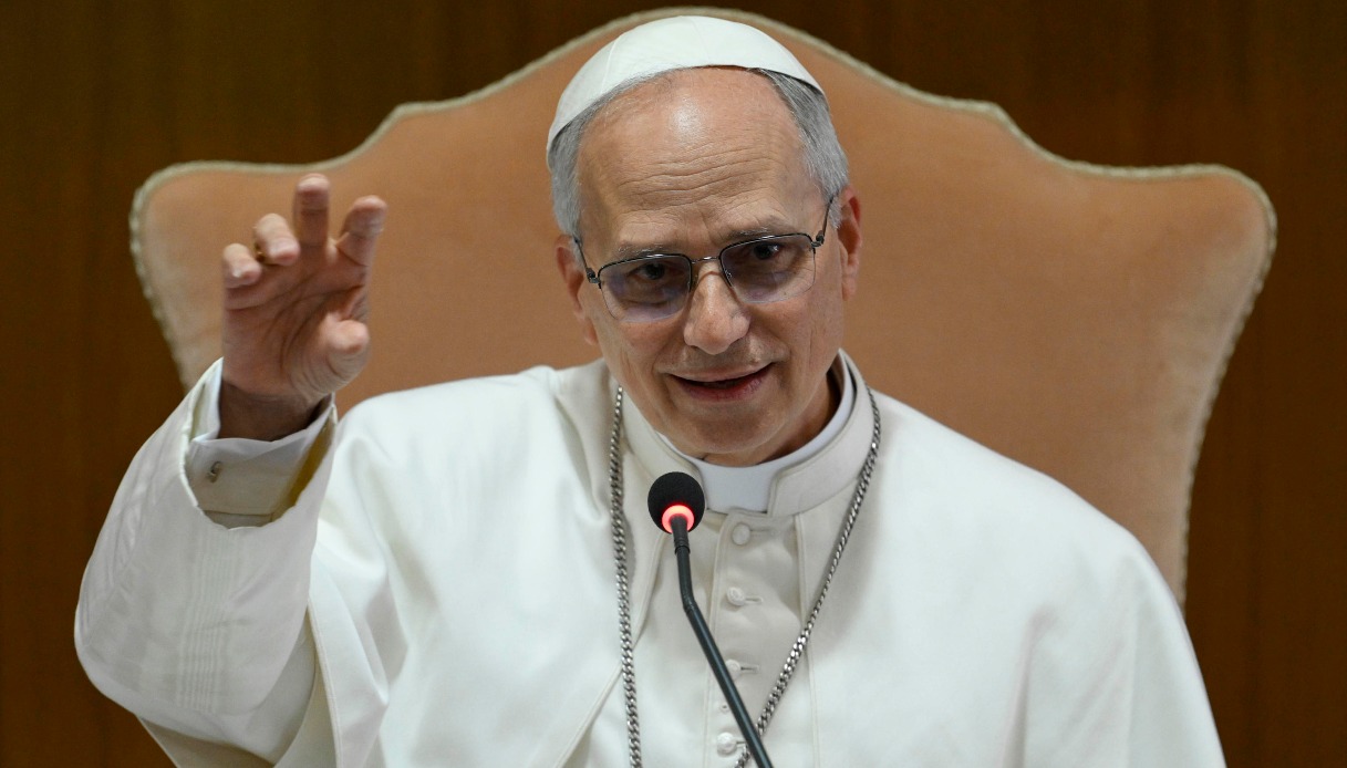 https://wips.plug.it/cips/notizie.virgilio.it/cms/2026/06/six-seven-papa-leone.jpg