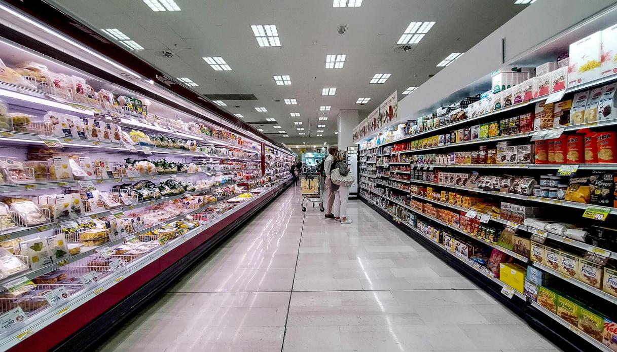 https://wips.plug.it/cips/notizie.virgilio.it/cms/2026/06/supermercati-aperti-2-giugno-2026.jpg