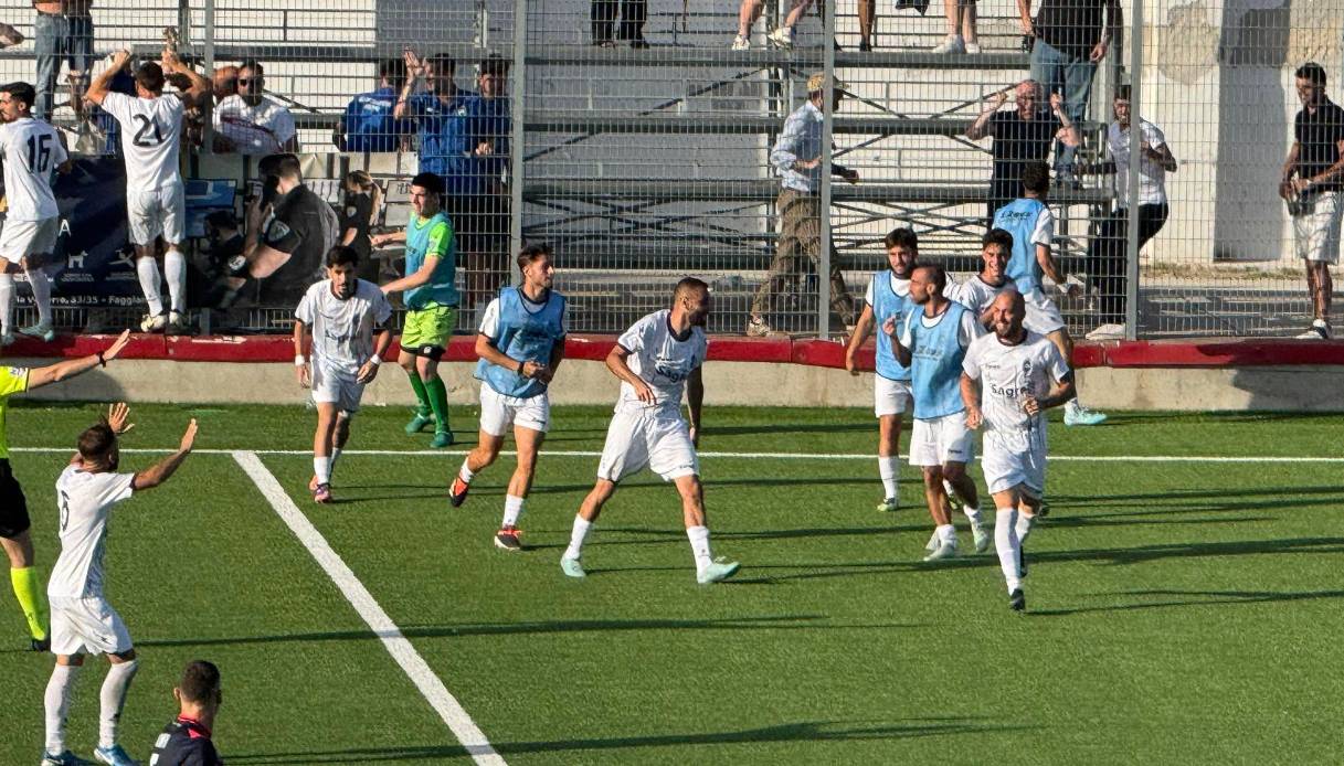 https://wips.plug.it/cips/notizie.virgilio.it/cms/2026/06/taranto-calcio.jpg