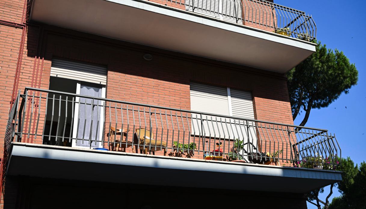 Triplice omicidio, l'ipotesi delle molestie e di una strage in due fasi: sequestrata la mannaia della strage