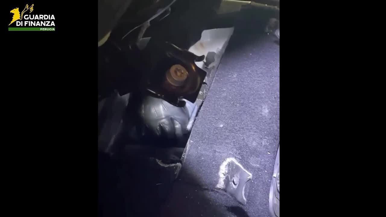 Traffico di 200 chili di cocaina, base di spaccio a Foligno e rapporti con la Camorra: 6 arresti