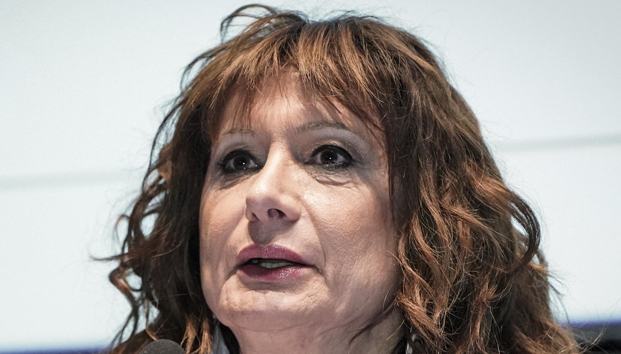 https://wips.plug.it/cips/notizie.virgilio.it/cms/2026/06/vladimir-luxuria.jpg