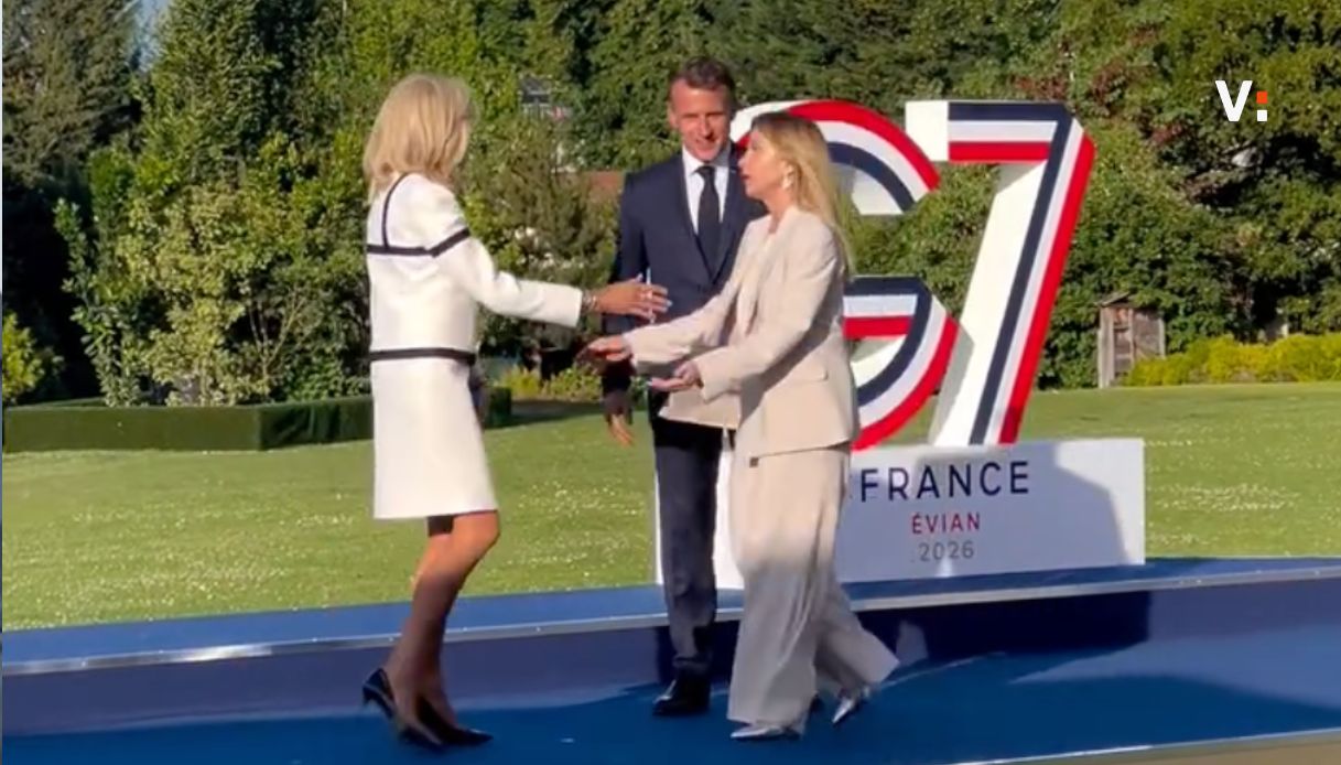 g7 evian macron accoglie meloni con felicit224 il video social sulle note di al bano e romina da Virgilio.it g7 evian macron accoglie meloni con felicit224 il video social sulle note di al bano e romina