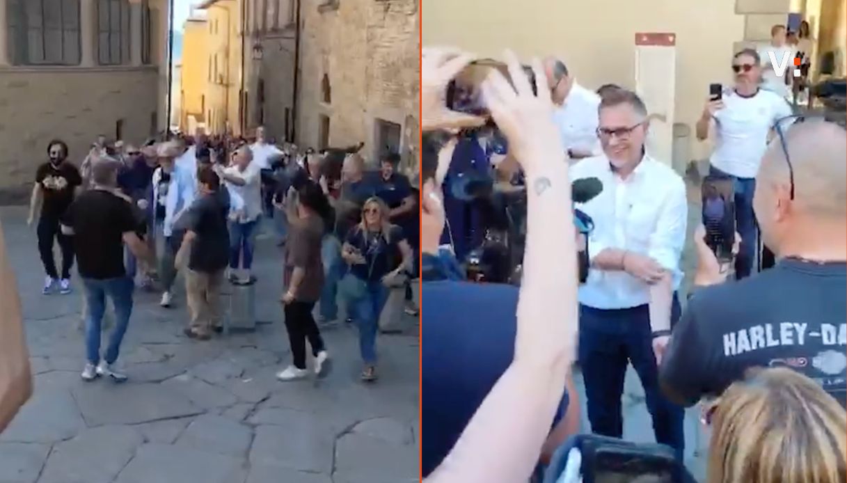arezzo il neo sindaco marcello comanducci accolto in comune al grido di chi non salta comunista 232 da Virgilio.it arezzo il neo sindaco marcello comanducci accolto in comune al grido di chi non salta comunista 232