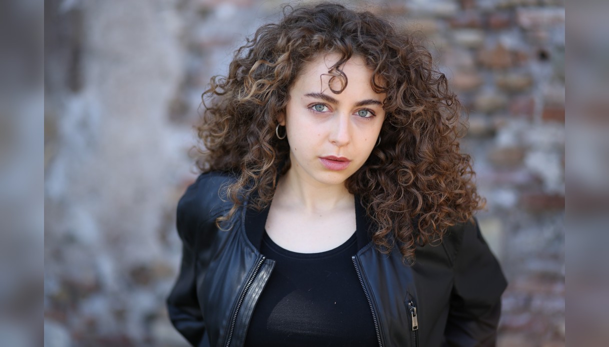Rebecca Antonaci, l’intervista all’attrice: “La domanda che continua a inseguirmi è una sola: chi sono?”