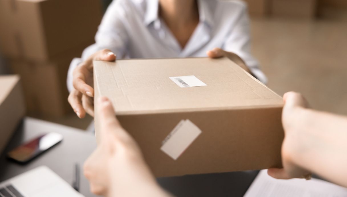 dal 1176 luglio tassa di 3 euro su piccoli pacchi spediti da paesi extra ue cosa cambia per chi acquista online da Virgilio.it dal 1176 luglio tassa di 3 euro su piccoli pacchi spediti da paesi extra ue cosa cambia per chi acquista online