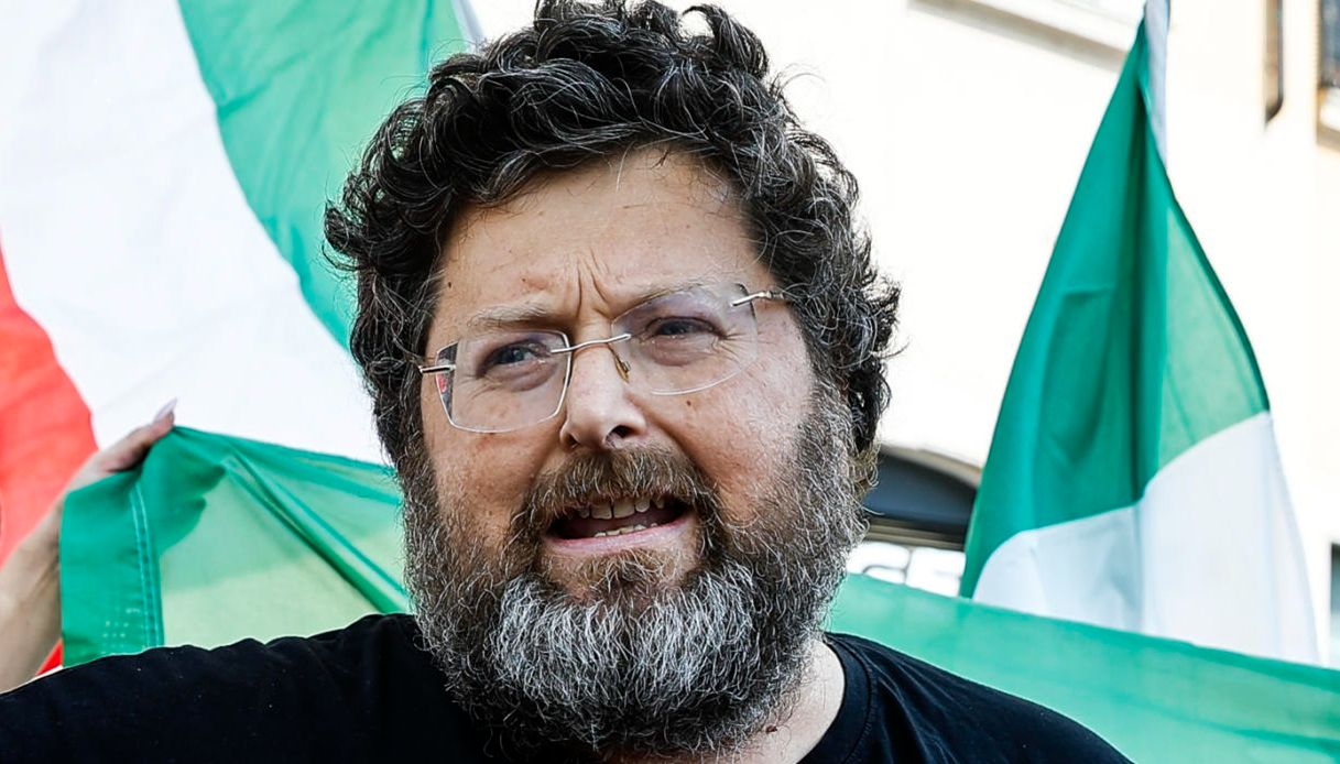 https://wips.plug.it/cips/notizie.virgilio.it/cms/2026/07/adinolfi-arrestato-truffa-guardia-di-finanza-le-iene.jpg