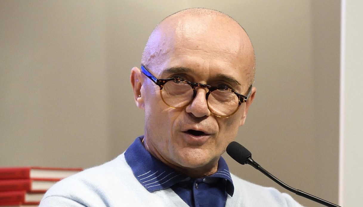 https://wips.plug.it/cips/notizie.virgilio.it/cms/2026/07/alfonso-signorini-corona.jpg