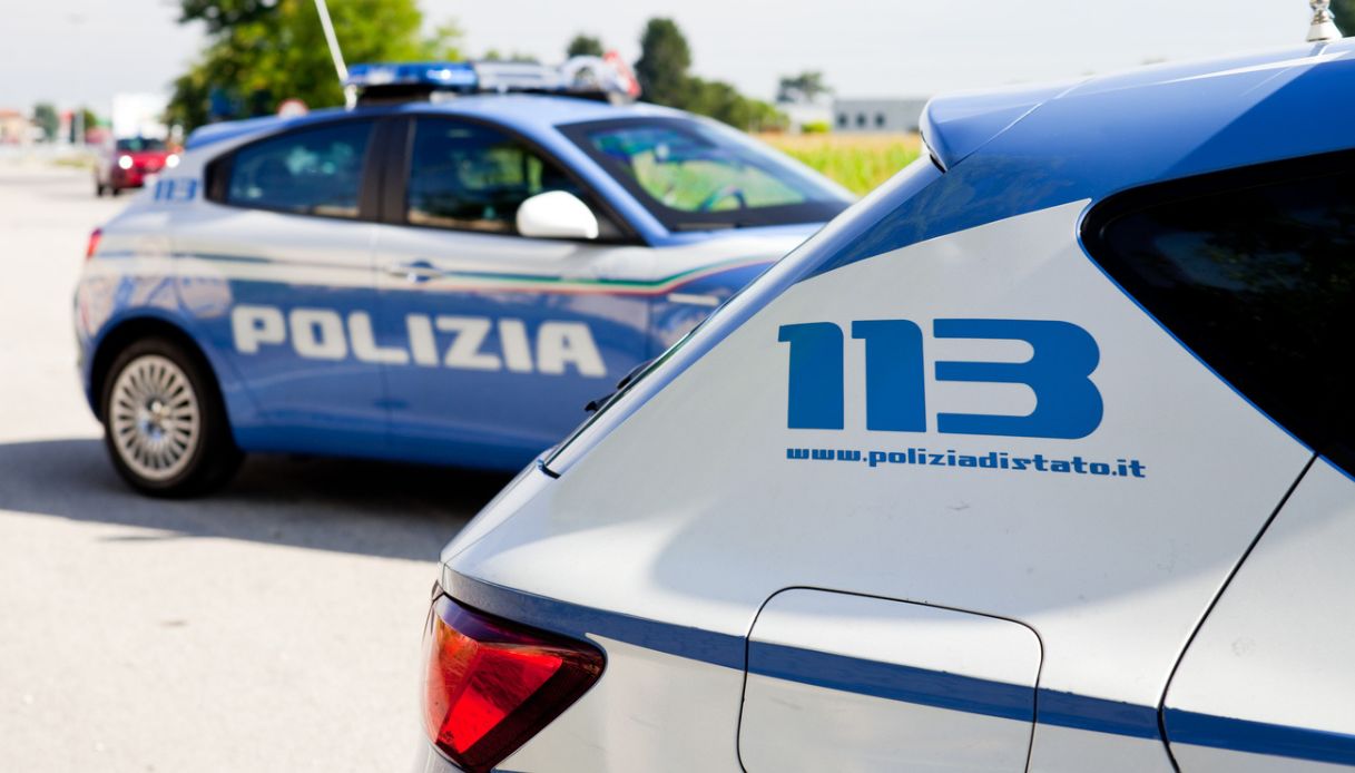 assalto al furgone blindato tra cerignola e canosa auto in fiamme e colpi di fucile banconote sull asfalto da Virgilio.it assalto al furgone blindato tra cerignola e canosa auto in fiamme e colpi di fucile banconote sull asfalto