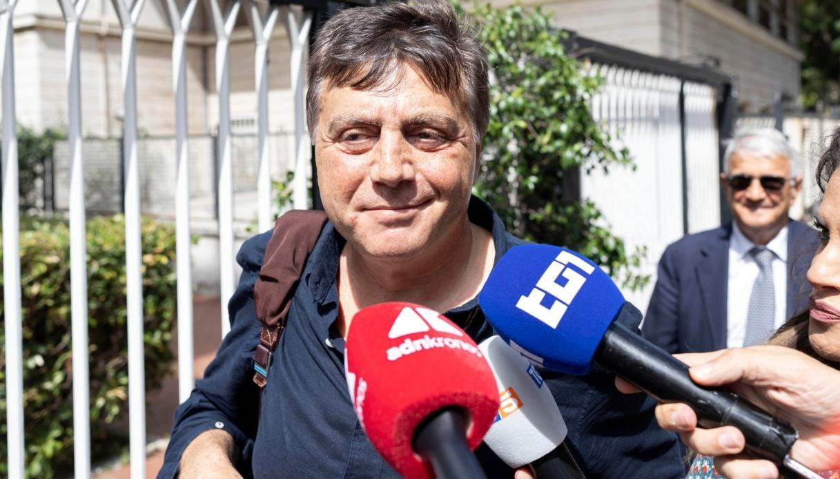 Attentato a Sigfrido Ranucci, sequestrati manoscritti e cellulari di Valter Lavitola: cosa si cerca, il punto