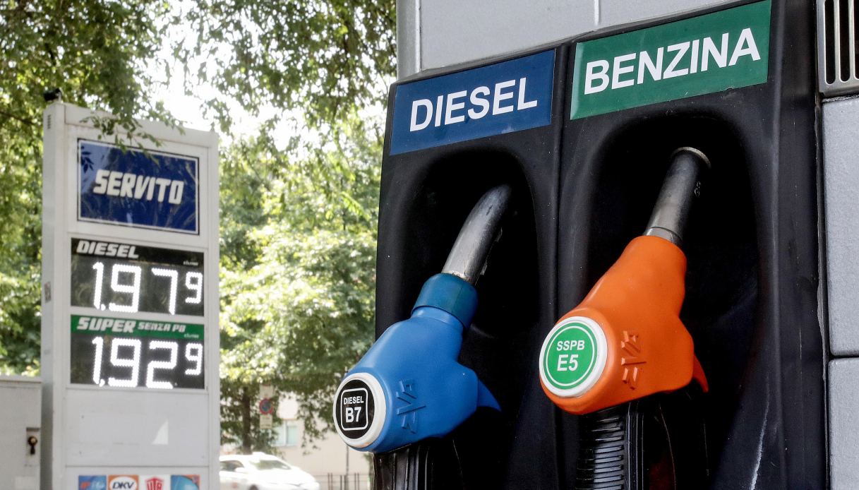 aumento prezzi di benzina e diesel come funzionano le accise mobili che potrebbe usare il governo meloni da Virgilio.it aumento prezzi di benzina e diesel come funzionano le accise mobili che potrebbe usare il governo meloni