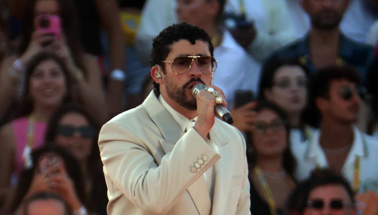 https://wips.plug.it/cips/notizie.virgilio.it/cms/2026/07/bad-bunny-milano-rimborso.jpg