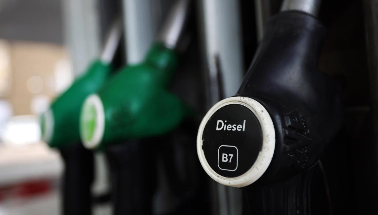 prezzo di benzina e gasolio in aumento per lo stop al taglio delle accise quanto costa il pieno in autostrada da Virgilio.it prezzo di benzina e gasolio in aumento per lo stop al taglio delle accise quanto costa il pieno in autostrada