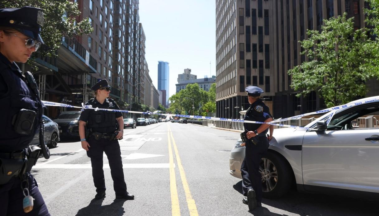 https://wips.plug.it/cips/notizie.virgilio.it/cms/2026/07/bomba-esplosa-sede-fbi-new-york.jpg