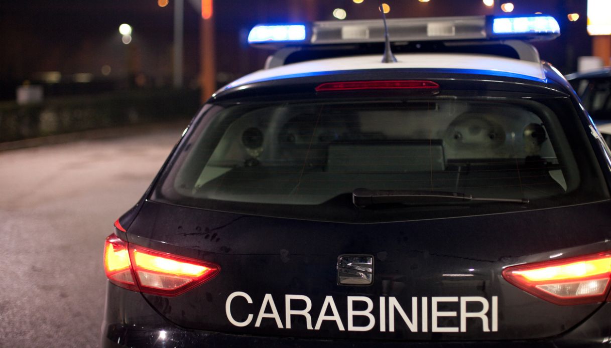 carabiniere investito a front da un auto sfrecciata per evitare il posto di blocco fermato il conducente da Virgilio.it carabiniere investito a front da un auto sfrecciata per evitare il posto di blocco fermato il conducente