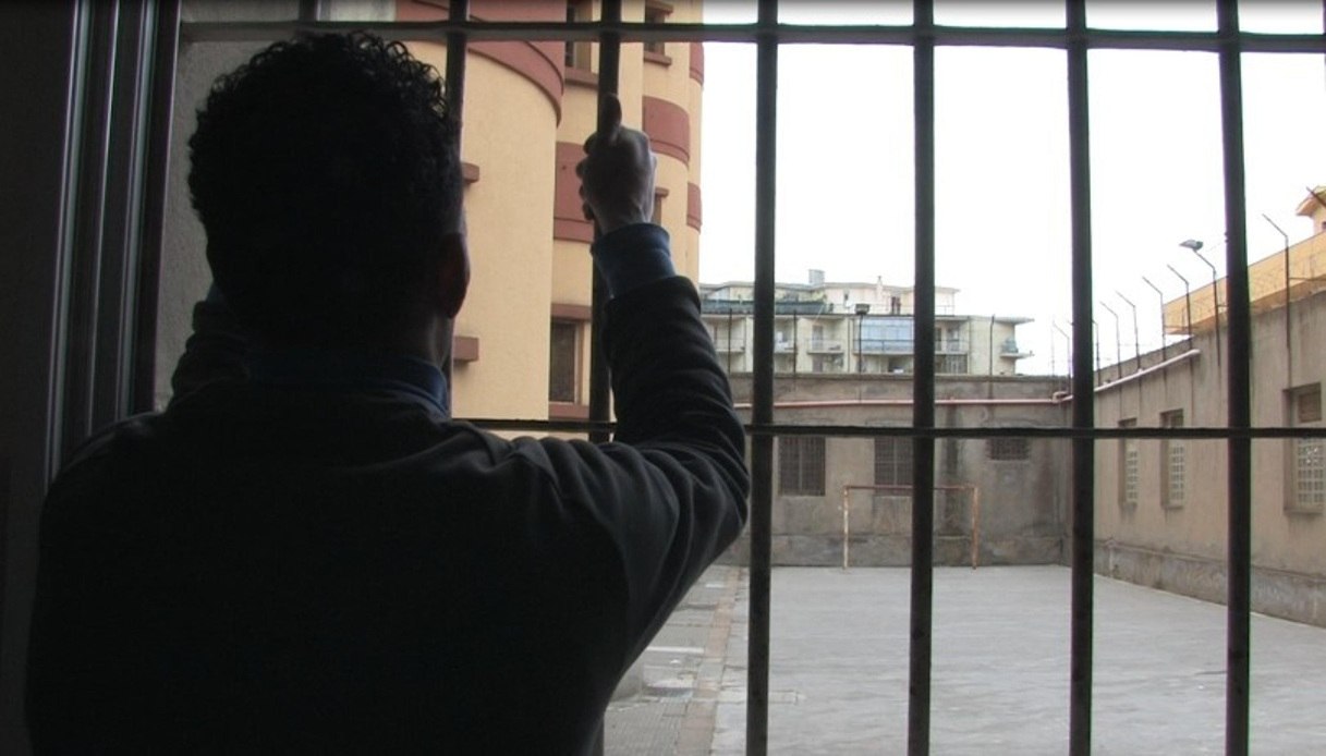 https://wips.plug.it/cips/notizie.virgilio.it/cms/2026/07/carcere-enna-rivolta.jpg