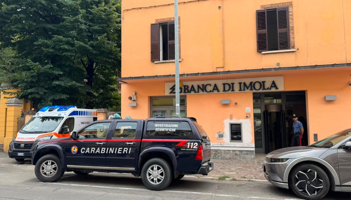 https://wips.plug.it/cips/notizie.virgilio.it/cms/2026/07/casalecchio-di-reno-rapina.jpg