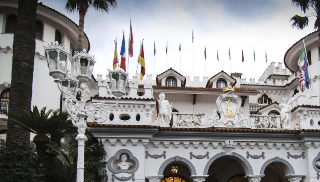 https://wips.plug.it/cips/notizie.virgilio.it/cms/2026/07/castello-delle-cerimonie-ristorante-hotel-la-sonrisa.jpg