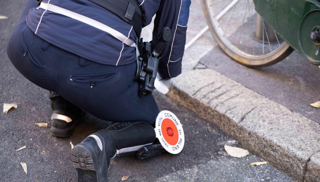 https://wips.plug.it/cips/notizie.virgilio.it/cms/2026/07/ciclista-morta-investita-camion-milano-donna.jpg