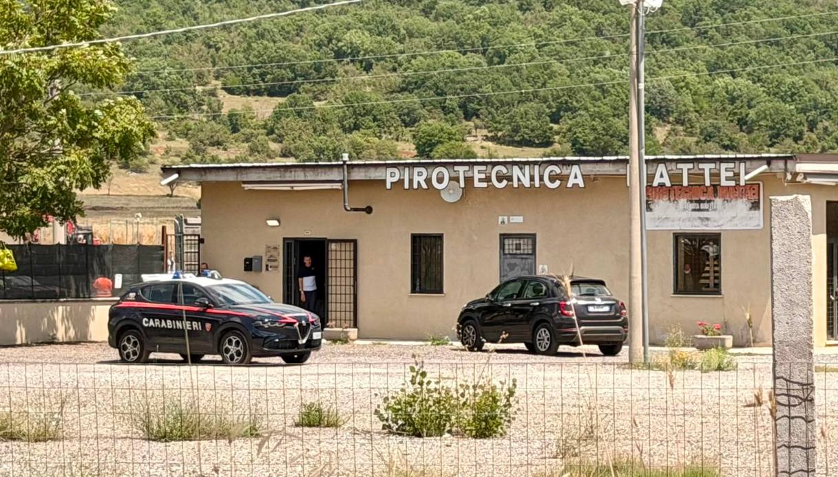 https://wips.plug.it/cips/notizie.virgilio.it/cms/2026/07/esplosione-pirotecnica-mattei-rieti-morti-madre-figlio.jpg