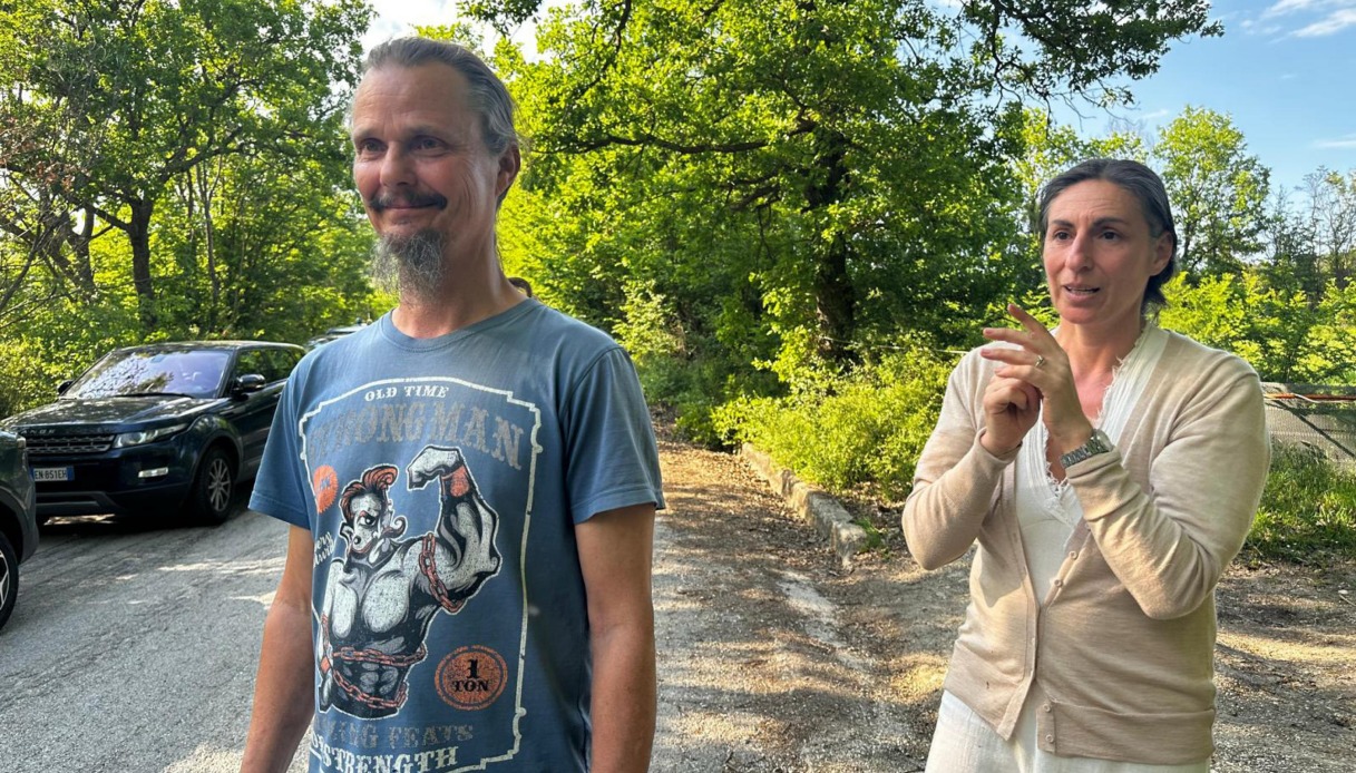 Famiglia nel bosco, Nathan e Catherine potrebbero riabbracciare i figli entro fine luglio: l'indizio di Pillon