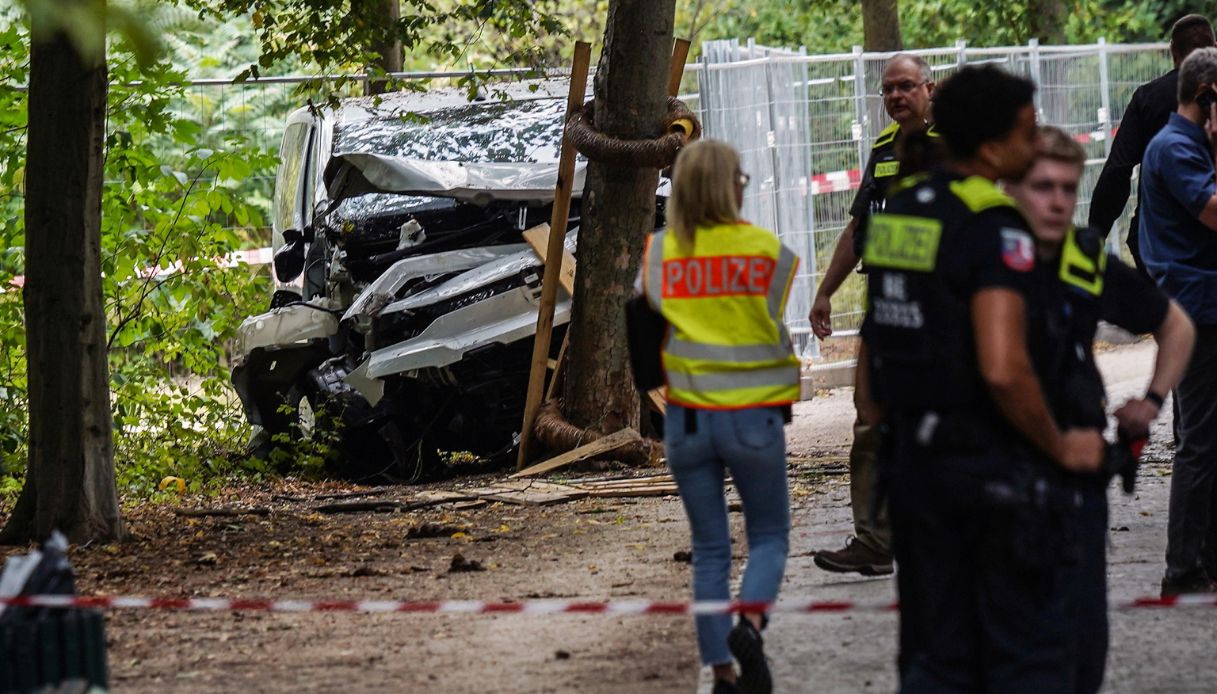 https://wips.plug.it/cips/notizie.virgilio.it/cms/2026/07/furgone-berlino-attentato.jpg