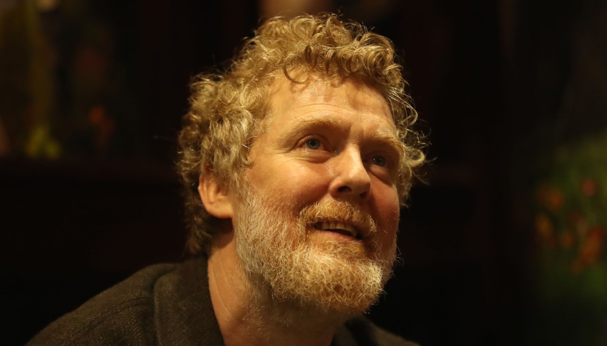 https://wips.plug.it/cips/notizie.virgilio.it/cms/2026/07/glen-hansard-morto-premio-oscar.jpg