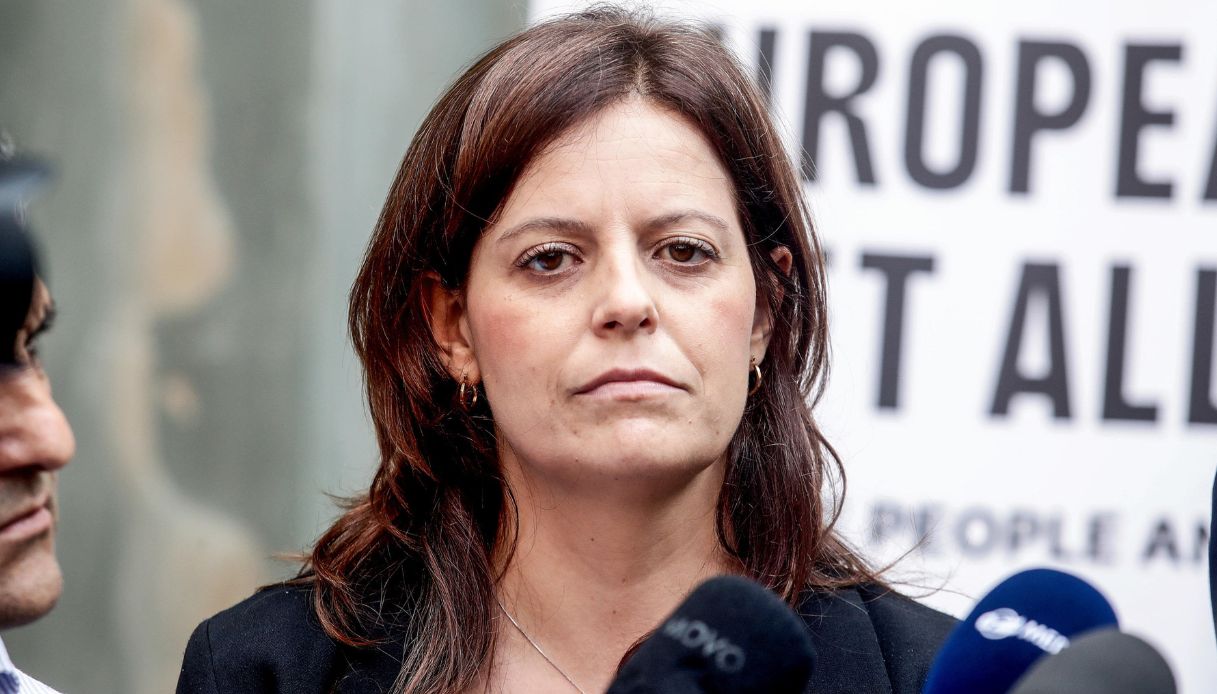 https://wips.plug.it/cips/notizie.virgilio.it/cms/2026/07/ilaria-salis-collaboratori.jpg