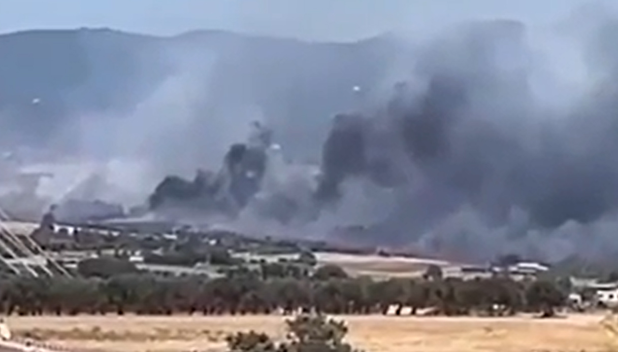 https://wips.plug.it/cips/notizie.virgilio.it/cms/2026/07/incendio-cagliari.jpg