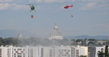 incendio roma parco del pineto