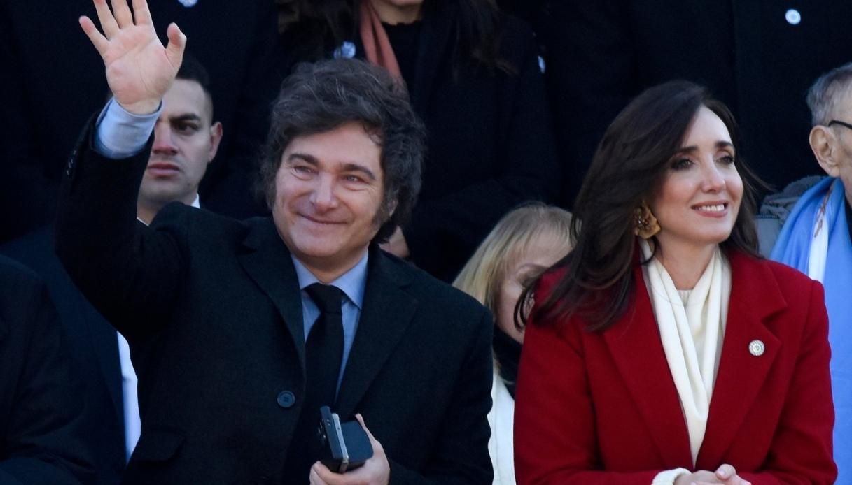 https://wips.plug.it/cips/notizie.virgilio.it/cms/2026/07/inghilterra-argentina-javier-milei-victoria-villarruel.jpg