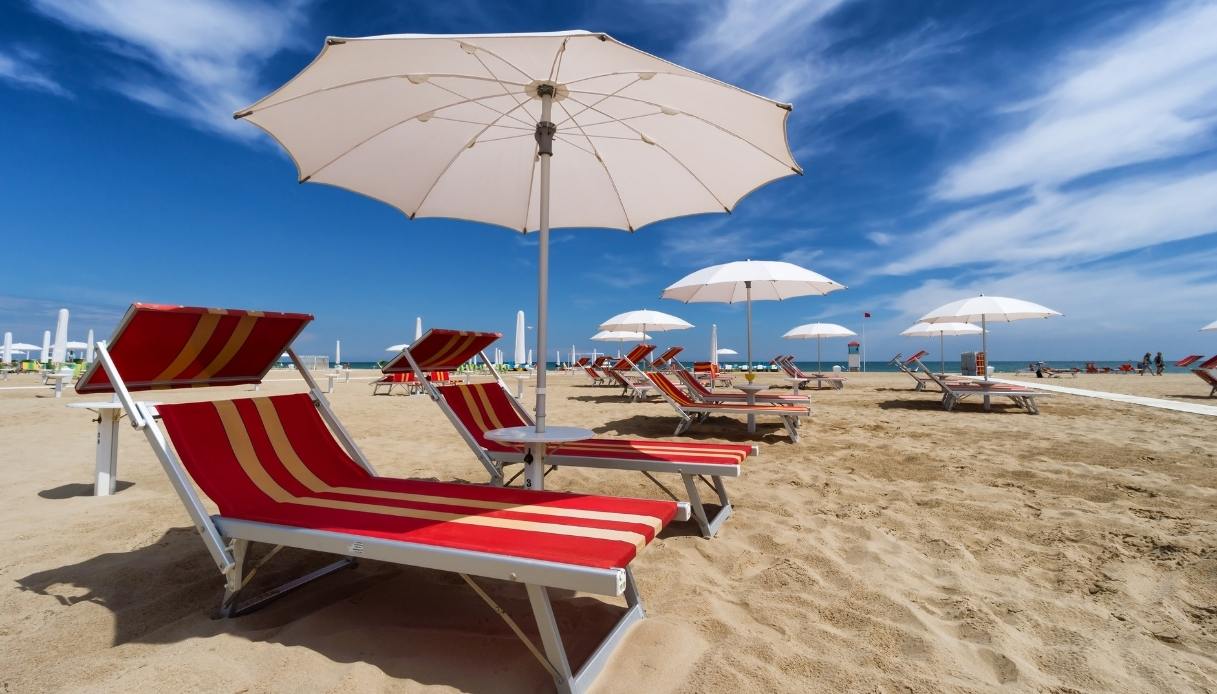 spariscono 350 lettini da piscina a reggio emilia dopo 2 anni vengono ritrovati in stabilimento in albania da Virgilio.it spariscono 350 lettini da piscina a reggio emilia dopo 2 anni vengono ritrovati in stabilimento in albania