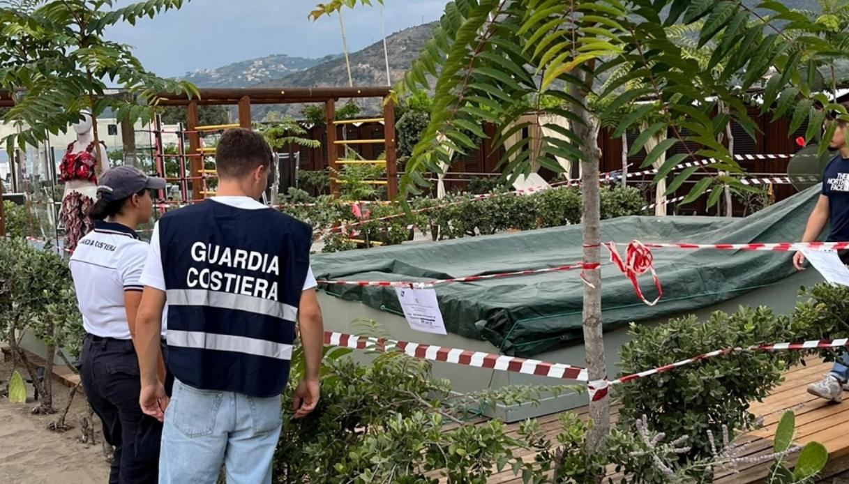 Bimba morta incastrata in piscina a Sestri Levante, indagati per atto dovuto i titolari dello stabilimento