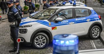 napoli-inseguimento-polizia-municipale