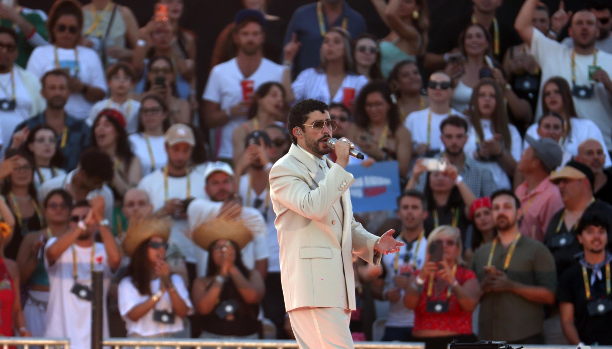 violento temporale sul concerto di bad bunny show sospeso ed evacuati 80mila fan ci sono feriti da grandine da Virgilio.it violento temporale sul concerto di bad bunny show sospeso ed evacuati 80mila fan ci sono feriti da grandine