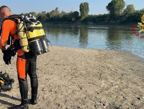 Padre morto dopo il tuffo nel fiume Po a Calto vicino Rovigo per salvare la figlia, trovato corpo del 36enne