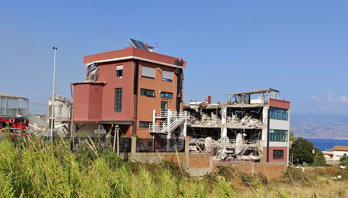 edificio crollato a pistunina vicino messina dopo l esplosione le immagini della palazzina sventrata da Virgilio.it edificio crollato a pistunina vicino messina dopo l esplosione le immagini della palazzina sventrata