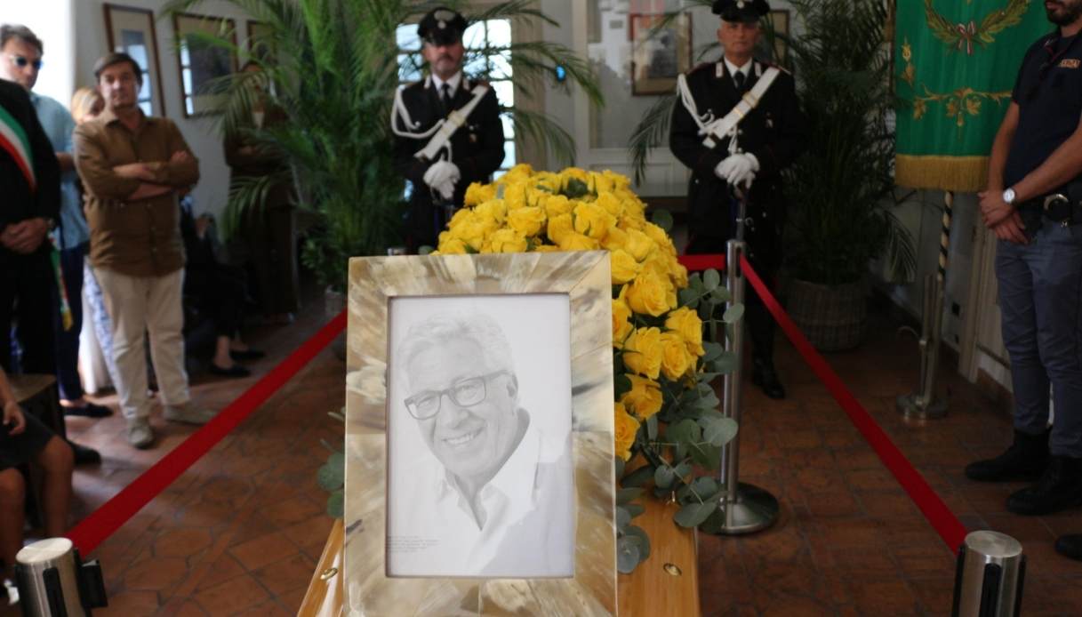 Peppino Di Capri, folla alla camera ardente sulle note de Il Sognatore: il ricordo del figlio