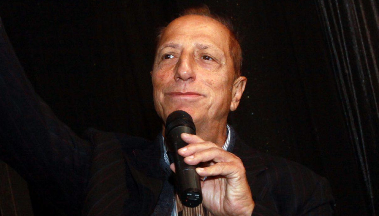 pippo franco riceve una laurea honoris causa ma 232 falsa 37 indagati nell inchiesta sull universit224 a napoli da Virgilio.it pippo franco riceve una laurea honoris causa ma 232 falsa 37 indagati nell inchiesta sull universit224 a napoli