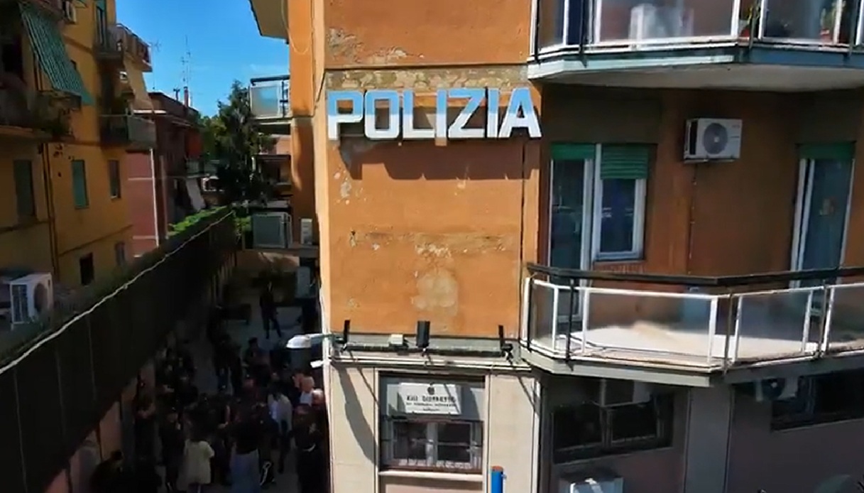 https://wips.plug.it/cips/notizie.virgilio.it/cms/2026/07/polizia-capitale.jpg