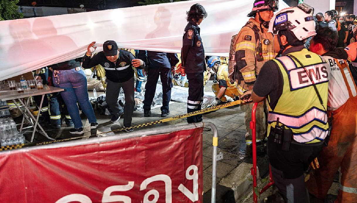 https://wips.plug.it/cips/notizie.virgilio.it/cms/2026/07/pub-incendio-bangkok.jpg