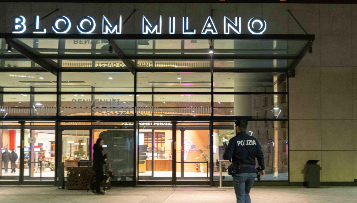 rapina armata in una gioielleria del centro commerciale merlata bloom a milano 4 uomini in fuga col bottino da Virgilio.it rapina armata in una gioielleria del centro commerciale merlata bloom a milano 4 uomini in fuga col bottino