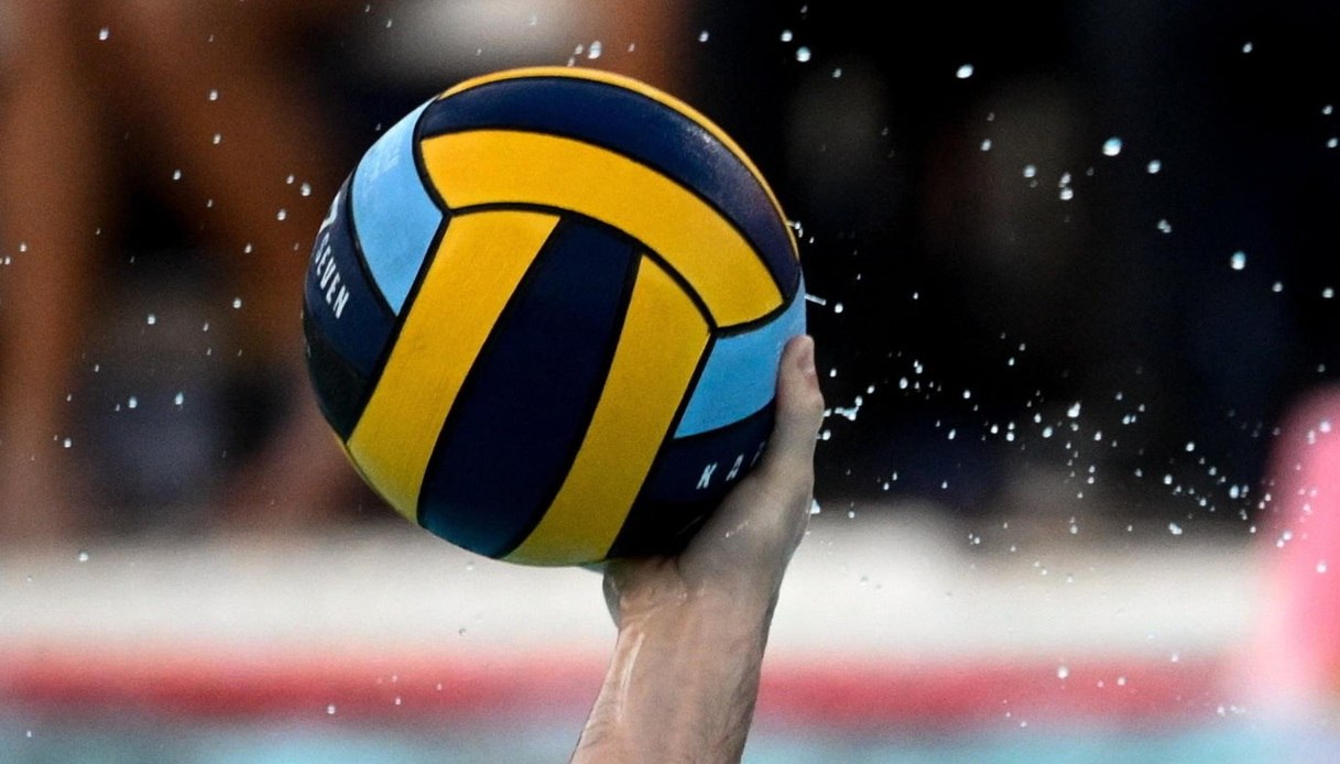 https://wips.plug.it/cips/notizie.virgilio.it/cms/2026/07/rari-nantes-florentia-pallanuoto-firenze-giocatori-stalking-accuse.jpg