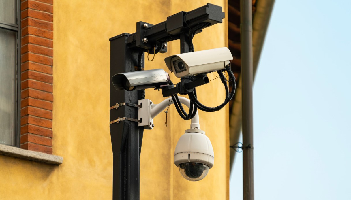 https://wips.plug.it/cips/notizie.virgilio.it/cms/2026/07/riconoscimento-facciale-vietato-ue-ai-act.jpg