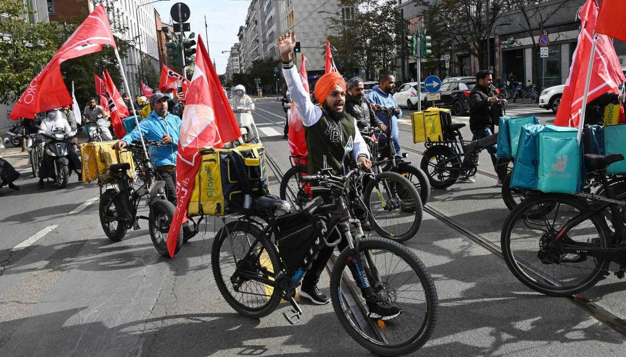 https://wips.plug.it/cips/notizie.virgilio.it/cms/2026/07/rider-glovo-just-eat-sciopero-15-luglio-milano-firenze-bologna.jpg