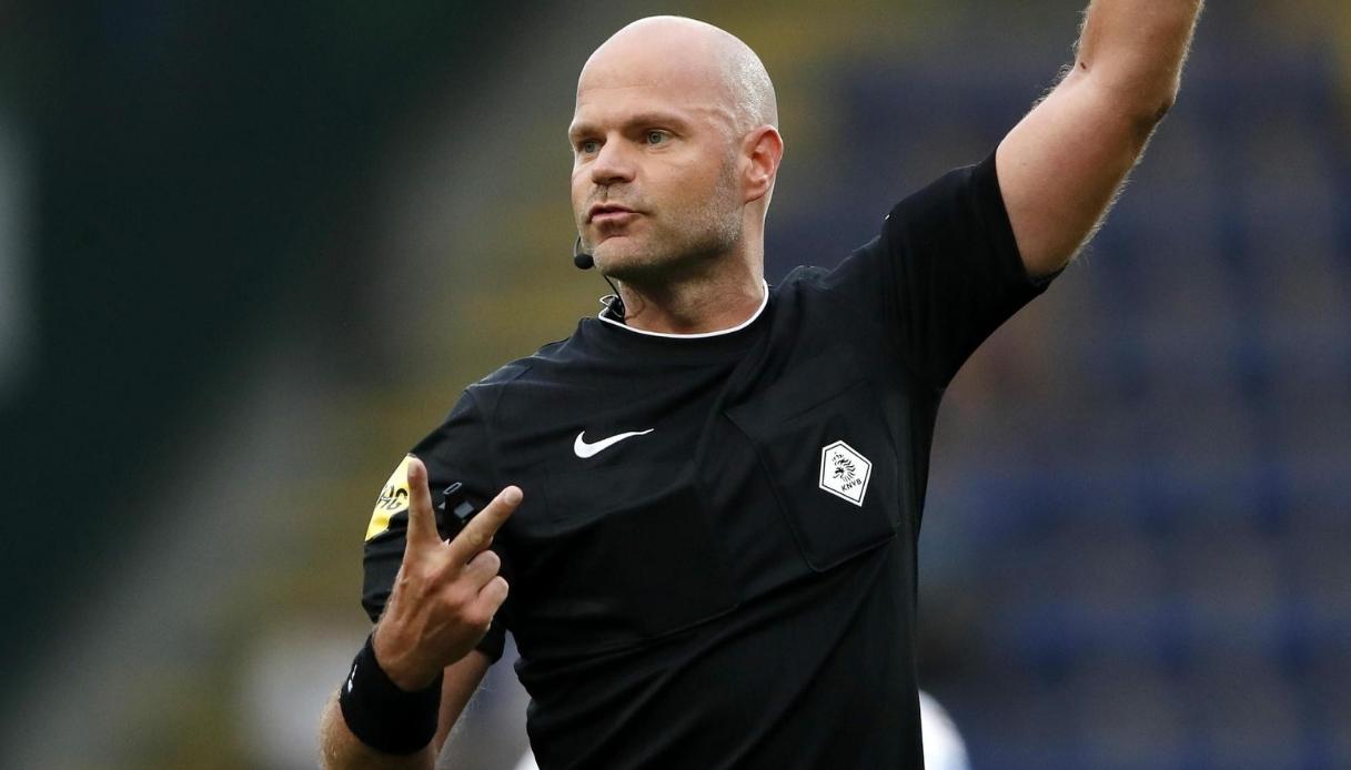 arbitro rob dieperink trovato morto in casa arbitro era stato arrestato dopo crystal palace fiorentina da Virgilio.it arbitro rob dieperink trovato morto in casa arbitro era stato arrestato dopo crystal palace fiorentina